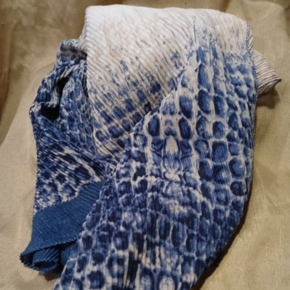 Ivy London NYC Scarf - Picture 2 of 2